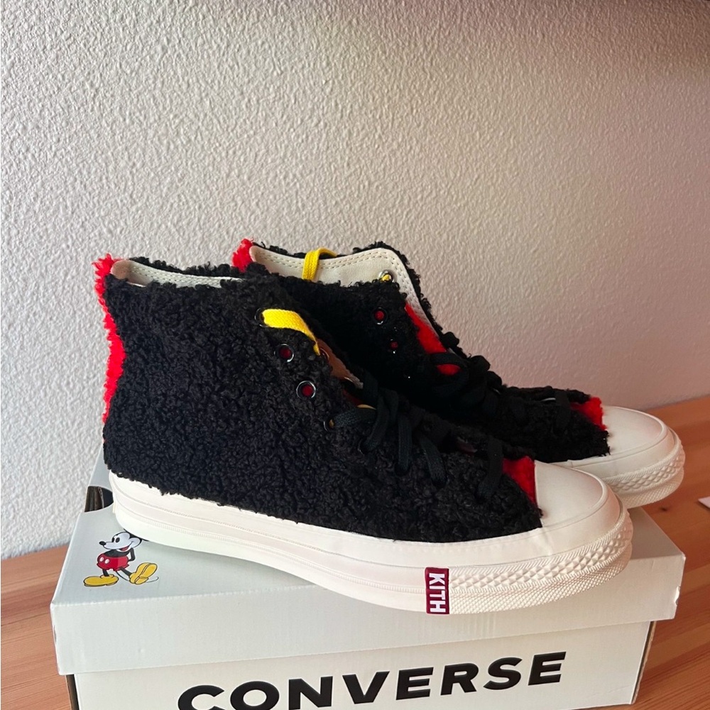 Converse Chuck Taylor All Star 70 Hi
Kith x Disney Fur